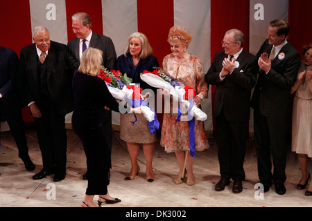 Eric Mccormack James Earl Jones John Larroquette Candice Bergen Angela Lansbury Michael McKean Corey Brill Donna Hannover e Foto Stock