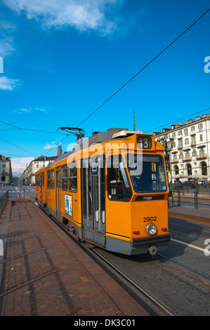 Il tram numero 13 in Piazza Vittorio Veneto Torino Città Regione Piemonte nord Italia Europa Foto Stock