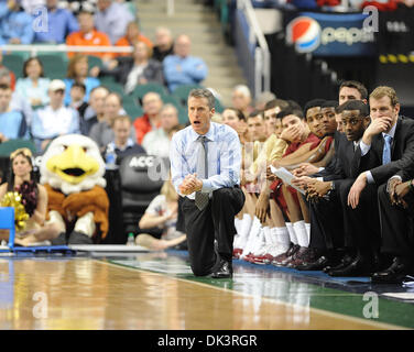 Mar 11, 2011 - Greensboro, Nord Carolina; Stati Uniti d'America - capo allenatore Steve DONAHUE del Boston College Eagles come Clemson Tigers competere contro il Boston College Eagles come parte della Atlantic Coast Conference ACC torneo di basket che si sta svolgendo a Greensboro Coliseum. Copyright 2011 Jason Moore. (Credito Immagine: © Jason Moore/ZUMAPRESS.com) Foto Stock