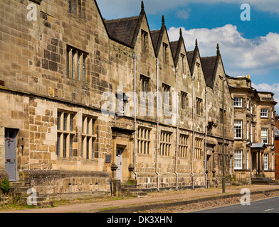 Queen Elizabeth Grammar School di Ashbourne Derbyshire Peak District Inghilterra costruiti nel Regno Unito 1585 ora trasformata in abitazione privata Foto Stock