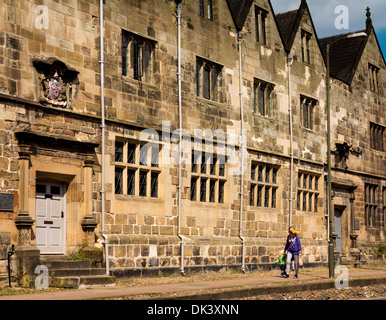 Queen Elizabeth Grammar School di Ashbourne Derbyshire Peak District Inghilterra costruiti nel Regno Unito 1585 ora trasformata in abitazione privata Foto Stock