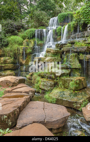 Acqua fredda scende, il più grande uomo di pietra naturale cascata, al Parco di primavera in Tuscumbia, Alabama Foto Stock