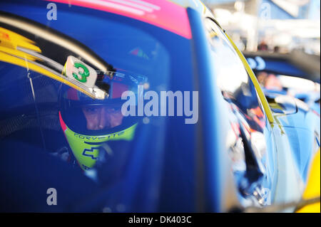 Marzo 14, 2011 - Sebring, Florida, Stati Uniti - OLIVIER BERETTA, di Monaco, attende la Corvette C6.R durante il test per la 12 Ore di Sebring. (Credit: © Rainier Ehrhardt/ZUMAPRESS.com) Foto Stock