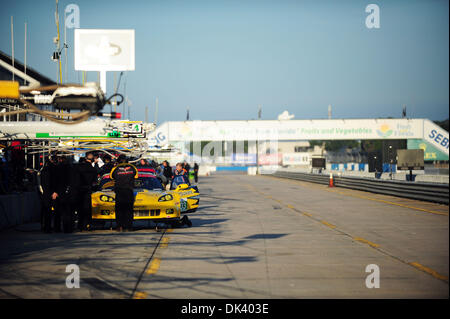 Marzo 14, 2011 - Sebring, Florida, Stati Uniti - Il paddock durante il test per la 12 Ore di Sebring. (Credit: © Rainier Ehrhardt/ZUMAPRESS.com) Foto Stock