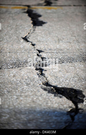 Marzo 14, 2011 - Sebring, Florida, Stati Uniti - Il famigerato crepe nel cemento durante il test per la 12 Ore di Sebring. (Credit: © Rainier Ehrhardt/ZUMAPRESS.com) Foto Stock