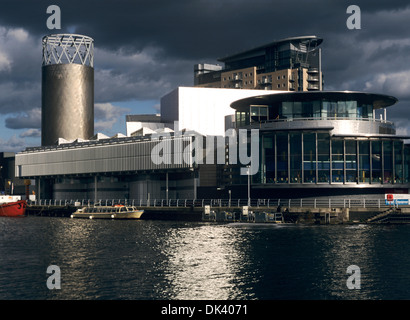 Vista di Lowry Theatre e gallerie, Salford Quays, Manchester, Inghilterra, Regno Unito Foto Stock