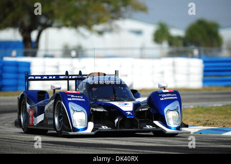 Mar 16, 2011 - Sebring, Florida, Stati Uniti - Il pilota Peugeot Pedro Lamy, del Portogallo, unità 908 durante il test per la 12 Ore di Sebring (credito Immagine: © Rainier Ehrhardt/ZUMApress.com) Foto Stock