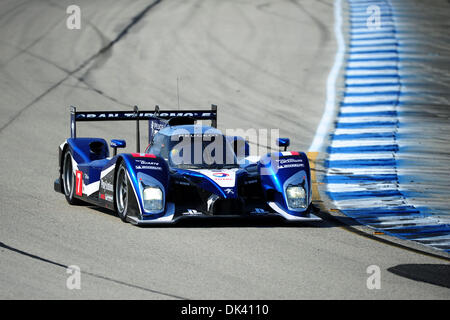 Mar 16, 2011 - Sebring, Florida, Stati Uniti - Il pilota Peugeot Alexander Wurz, dell'Austria, unità 908 durante il test per la 12 Ore di Sebring. (Credito Immagine: © Rainier Ehrhardt/ZUMApress.com) Foto Stock