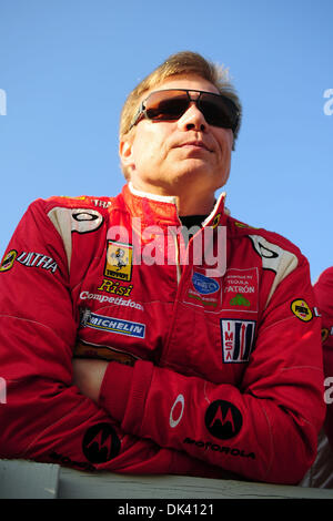 Mar 16, 2011 - Sebring, Florida, Stati Uniti - Ferrari Drivers Mika Salo guardare durante il test per la 12 Ore di Sebring. (Credito Immagine: © Rainier Ehrhardt/ZUMApress.com) Foto Stock