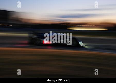 Mar 18, 2011 - Sebring, Florida, Stati Uniti - Il pilota Peugeot Marc Gene, di Spagna, durante la notte la pratica per la 12 Ore di Sebring. (Credito Immagine: © Rainier Ehrhardt/ZUMA Press/Rainier Ehrhardt) Foto Stock