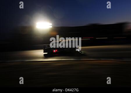 Mar 18, 2011 - Sebring, Florida, Stati Uniti - Il pilota Peugeot Marc Gene durante la notte pratica per la 12 Ore di Sebring. (Credito Immagine: © Rainier Ehrhardt/ZUMA Press/Rainier Ehrhardt) Foto Stock