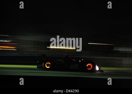 Mar 18, 2011 - Sebring, Florida, Stati Uniti - Pratica di notte per la 12 Ore di Sebring. (Credito Immagine: © Rainier Ehrhardt/ZUMA Press/Rainier Ehrhardt) Foto Stock