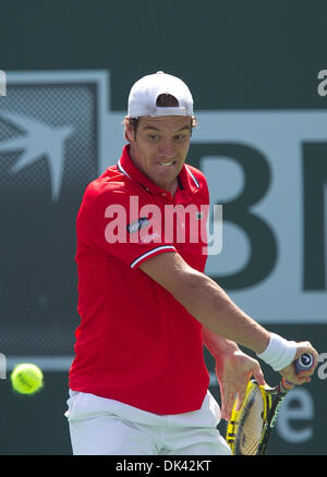 Mar 18, 2011 - Indian Wells, California, Stati Uniti - No. 18 sementi Richard Gasquet (FRA) in azione durante gli uomini quarti di finale della partita del 2011 BNP Paribas Open svoltasi presso l'Indian Wells Tennis Garden di Indian Wells, California. Gasquet perdita con un punteggio di 6-2, 6-4. (Credito Immagine: © Gerry Maceda/Southcreek globale/ZUMAPRESS.com) Foto Stock