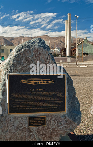 Marcatore per mostrare sito di Austin Hall e borace all' impianto di trasformazione, Trona, California Foto Stock