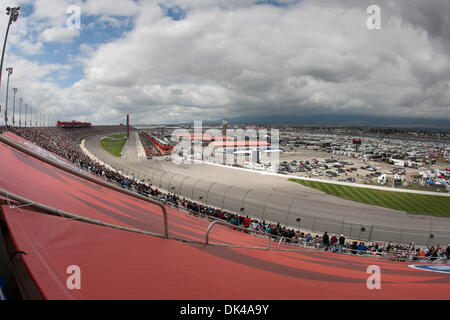 27 mar 2011 - Fontana, in California, Stati Uniti - Una vista della Auto Club Speedway durante la NASCAR Sprint Cup Series Auto Club 400. (Credito Immagine: © Brandon Parry/Southcreek globale/ZUMAPRESS.com) Foto Stock
