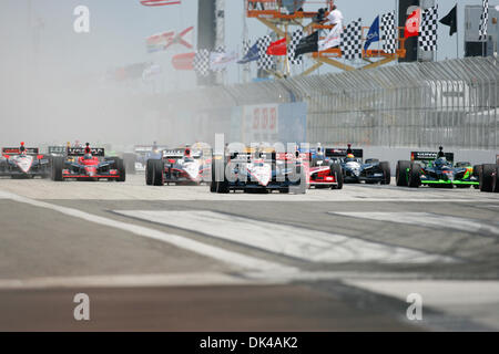 27 mar 2011 - San Pietroburgo, Florida, Stati Uniti - IndyCar driver di razza lungo il rettilineo durante l'inizio della Honda Grand Prix di San Pietroburgo. (Credito Immagine: © Luca Johnson/Southcreek globale/ZUMApress.com) Foto Stock