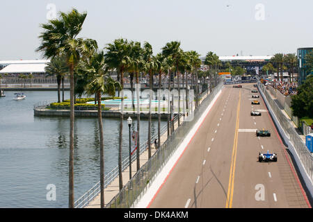 27 mar 2011 - San Pietroburgo, Florida, Stati Uniti - IZOD IndyCar driver di razza verso il basso una linea retta durante la Honda Grand Prix di San Pietroburgo. (Credito Immagine: © Luca Johnson/Southcreek globale/ZUMApress.com) Foto Stock