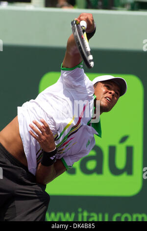 Mar 29, 2011 - International Tennis - 2011 ATP World Tour - Masters 1000 - Sony Ericsson Open - Mer 29 Mar 2011 - Crandon Park Tennis Center - Key Biscayne - Miami - Florida - USA.Al 2011 Sony Ericsson Open di Miami, Jo-Wilfred Tsonga (FRA) è stato sconvolto Alexander Dolgopolov (UKR) 76, 46, 57..Â© Andrea, Patrono/Bigshots Fotografia (immagine di credito: © Andrew patrono/ZUMAPRESS.com) Foto Stock