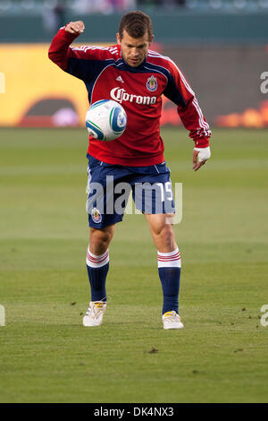 Aprile 9, 2011 - Carson, California, Stati Uniti - Chivas USA AVANTI Alejandro Moreno #15 si riscalda prima della Major League Soccer Game tra Columbus Crew e Chivas USA al Home Depot Center. Chivas USA e il Columbus Crew è andato a disegnare con il punteggio di 0-0. (Credito Immagine: © Brandon Parry/Southcreek globale/ZUMAPRESS.com) Foto Stock