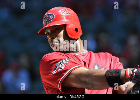 Apr. 10, 2011 - Phoenix, Arizona, Stati Uniti - Arizona Diamondbacks' Justin Upton (10) riscalda fino al ponte sul cerchio durante una partita contro i Cincinnati Reds. Il Diamondbacks sconfitto i rossi 10-8 nel gioco finale di tre serie di gioco tra le due squadre al Chase Field. (Credito Immagine: © Chris Pondy/Southcreek globale/ZUMAPRESS.com) Foto Stock