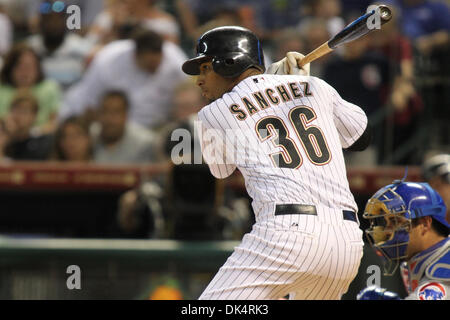 Apr. 11, 2011 - Houston, Texas, Stati Uniti - Houston Astros Infielder Angel Sanchez (36) batting nella sesta inning. Il Chicago Cubs battere Houston Astros 5-4 al Minute Maid Park a Houston, TX. (Credito Immagine: © Luis Leyva/Southcreek globale/ZUMAPRESS.com) Foto Stock