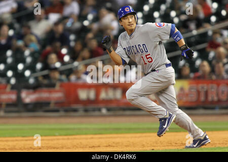 Apr. 11, 2011 - Houston, Texas, Stati Uniti - Chicago Cubs Infielder Darwin Barney (15) dal primo al secondo. Il Chicago Cubs battere Houston Astros 5-4 al Minute Maid Park a Houston, TX. (Credito Immagine: © Luis Leyva/Southcreek globale/ZUMAPRESS.com) Foto Stock