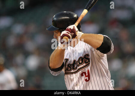 Apr. 11, 2011 - Houston, Texas, Stati Uniti - Houston Astros Infielder Brett Wallace (29) in battuta la quinta inning. Il Chicago Cubs battere Houston Astros 5-4 al Minute Maid Park a Houston, TX. (Credito Immagine: © Luis Leyva/Southcreek globale/ZUMAPRESS.com) Foto Stock