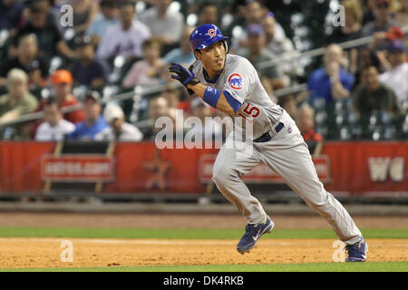 Apr. 11, 2011 - Houston, Texas, Stati Uniti - Chicago Cubs Infielder Darwin Barney (15) dal primo al secondo. Il Chicago Cubs battere Houston Astros 5-4 al Minute Maid Park a Houston, TX. (Credito Immagine: © Luis Leyva/Southcreek globale/ZUMAPRESS.com) Foto Stock