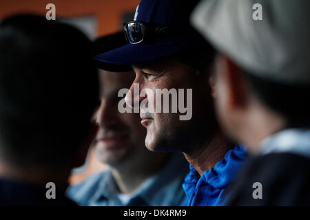 Apr. 11, 2011 - San Francisco, California, Stati Uniti - Los Angeles Dodgers manager Don Mattingly (8) prima della MLB gioco tra i San Francisco Giants e il Los Angeles Dodgers. (Credito Immagine: © Dinno Kovic/Southcreek globale/ZUMAPRESS.com) Foto Stock