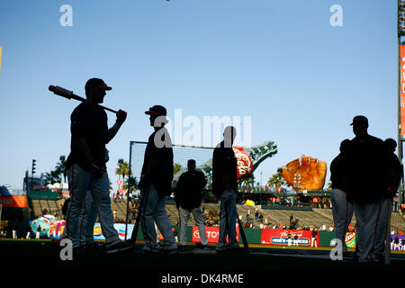 Apr. 11, 2011 - San Francisco, California, Stati Uniti - Los Angeles Dodgers center fielder Matt Kemp (27) San Francisco Giants prendere Batting Practice prima della MLB gioco tra i San Francisco Giants e il Los Angeles Dodgers. (Credito Immagine: © Dinno Kovic/Southcreek globale/ZUMAPRESS.com) Foto Stock