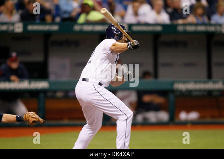 Apr. 15, 2011 - San Pietroburgo, FL, Stati Uniti d'America - SP 335892 te raggi 3.EDMUND D. FONTANA | Orari.(04/14/2011 Tampa) Johnny Damon singles nella sesta inning per due RBI. 3Il Tampa Bay Rays ha giocato il Minnesota Twins su Aprile 15, 2011 a Tropicana in Campo San Pietroburgo. [EDMUND D. FONTANA, volte] (credito Immagine: © San Pietroburgo volte/ZUMAPRESS.com) Foto Stock