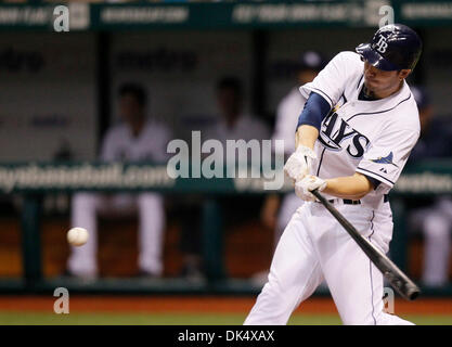 Apr. 15, 2011 - San Pietroburgo, FL, Stati Uniti d'America - SP 335892 te raggi 10.EDMUND D. FONTANA | Orari.(15/04/2011 Tampa) Tampa Bay Rays diritto fielder Matt Joyce colpisce un doppio nell'ottava inningThe Tampa Bay Rays ha giocato il Minnesota Twins su Aprile 15, 2011 a Tropicana in Campo San Pietroburgo. [EDMUND D. FONTANA, volte] (credito Immagine: © San Pietroburgo volte/ZUMAPRESS.com) Foto Stock