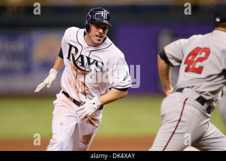 Apr. 15, 2011 - San Pietroburgo, FL, Stati Uniti d'America - SP 335892 te raggi 9.EDMUND D. FONTANA | Orari.(15/04/2011 Tampa) Matt Joyce corre a terzi sulla base di un singolo da Felipe Lopez nell'ottavo inning. Il Tampa Bay Rays ha giocato il Minnesota Twins su Aprile 15, 2011 a Tropicana in Campo San Pietroburgo. [EDMUND D. FONTANA, volte] (credito Immagine: © San Pietroburgo volte/ZUMAPRESS.com) Foto Stock