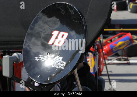 Apr. 16, 2011 - Talladega, Alabama, Stati Uniti - Joe Gibbs Racing team sattelite piatto trasmette i dati durante l'Aarons 312. (Credito Immagine: © Everett Davis/Southcreek globale/ZUMAPRESS.com) Foto Stock