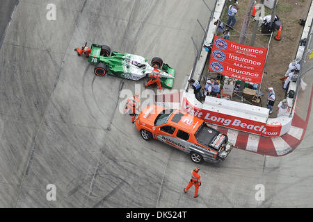 Apr. 17, 2011 - Long Beach, California, Stati Uniti - LONG BEACH, CALIF. Stati Uniti d'America -- vista aerea dell'Izod Indy Car Series gara durante la Toyota Grand Prix di Long Beach (California) il 17 aprile 2011. Simona De Silvestro siede all'hair pin dopo la filatura fuori sul litorale Drive..Foto di Jeff Gritchen / Long Beach Press-Telegram. (Credito Immagine: © Jeff Gritchen/ZUMAPRESS.com) Foto Stock