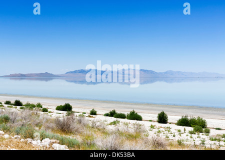 Grande Lago Salato guardando a nord dall'Antelope Island Causeway, Antelope Island State Park, Utah, Stati Uniti d'America Foto Stock