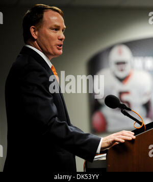 Apr. 19, 2011 - Coral Gables, FL - Florida, Stati Uniti d'America - Stati Uniti - fl-um-041911c nuovo UM direttore atletico Shawn Eichorst tiene una conferenza stampa per i media su Martedì 19 Aprile 2011 presso l'Università di Miami in Coral Gables, FL. Foto / Carey Wagner, Sun Sentinel (credito Immagine: © Sun-Sentinel/ZUMAPRESS.com) Foto Stock