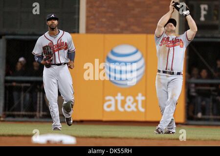 Apr. 22, 2011 - San Francisco, California, Stati Uniti - Atlanta Braves secondo baseman Dan Uggla (26) rende l'ultimo fuori durante il gioco MLB tra i San Francisco Giants e Atlanta Braves. Atlanta Braves vincere la partita contro i San Francisco Giants 4-1. (Credito Immagine: © Dinno Kovic/Southcreek globale/ZUMAPRESS.com) Foto Stock