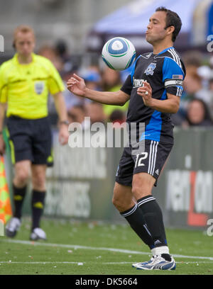 Apr. 23, 2011 - Santa Clara, California, Stati Uniti - San Jose terremoti difensore e capitano RAMIRO CORRALES #12 durante il gioco d'azione contro il Chivas USA. (Credito Immagine: © William Mancebo/ZUMAPRESS.com) Foto Stock