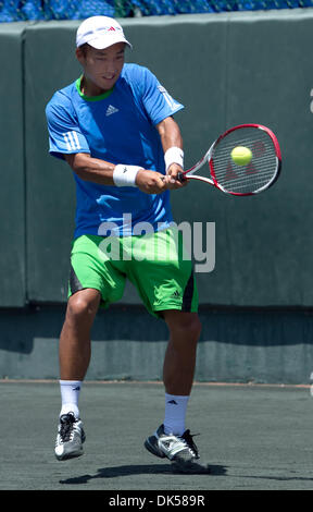 Apr. 27, 2011 - Sarasota, Florida, Stati Uniti d'America - Longboat Key, FL - 25 Aprile: GO SOEDA (JPN) perde in tre set di Frank Dancevic (possibile) 62, 36,16. (Credito Immagine: © Andrew patrono/ZUMAPRESS.com) Foto Stock