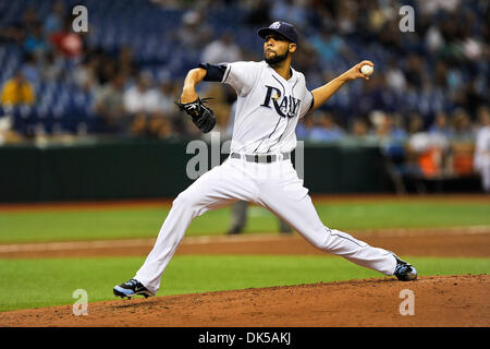 Aprile 29, 2011 - San Pietroburgo, Florida, Stati Uniti d'America - San Pietroburgo, FL, Stati Uniti - Tampa Bay Rays a partire lanciatore David Price (14) genera un passo durante il gioco d'azione come Los Angeles Angels Beat the Tampa Bay Rays 8-5 a Tropicana in Campo San Pietroburgo, Florida. (Credito Immagine: Â© Scott Kelby/Southcreek globale) (credito Immagine: © Scott Kelby/Southcreek globale/ZUMAPRESS Foto Stock