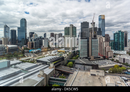 Melbourne skyline della città rappresentato dal complesso del Crown Casinò. Foto Stock