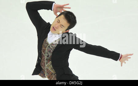 Apr 28, 2011 - Moscow, Russia - Canadese figura skater PATRICK CHAN (medaglia d'oro) effettuando al MegaSport arena di Mosca durante l'ISU World Figure Skating Championship 2011. (Credito Immagine: © Nata Nechaeva/PhotoXpress/ZUMAPRESS.com) Foto Stock