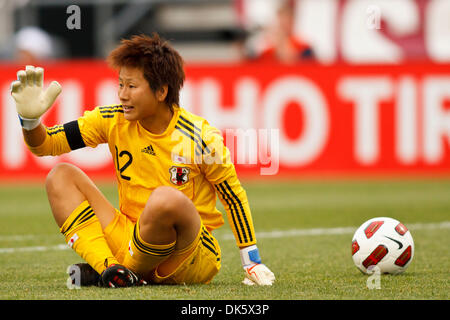 14 maggio 2011 - Columbus, Ohio, Stati Uniti - Portiere Ayumi Kaihori (#12) del Giappone durante la prima metà partita azione. Gli Stati Uniti Nazionale Femminile ha sconfitto il Giappone 2-0 in un amichevole internazionale partita di calcio giocato ad equipaggio Stadium di Columbus, Ohio. (Credito Immagine: © Scott Grau/Southcreek globale/ZUMAPRESS.com) Foto Stock