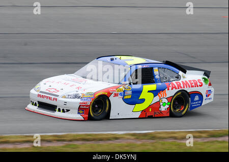 Giugno 12, 2011 - lunga vasca, Pennsylvania, Stati Uniti d'America - Mark Martin guida la Hendrick Motorsports Chevrolet #5 unità intorno alla pista durante le 5 ore di energia 500 in Pocono Raceway. (Credito Immagine: © Brian liberato/Southcreek globale/ZUMAPRESS.com) Foto Stock