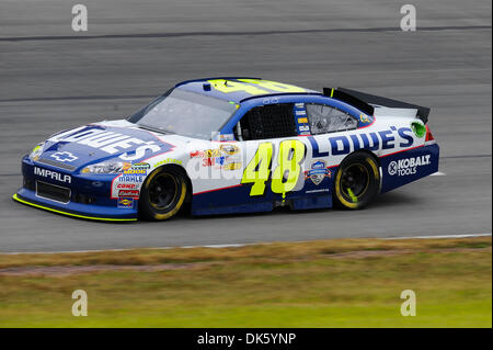 Giugno 12, 2011 - lunga vasca, Pennsylvania, Stati Uniti d'America - Jimmie Johnson la guida la Hendrick Motorsports Chevrolet #48 unità intorno alla pista durante le 5 ore di energia 500 in Pocono Raceway. (Credito Immagine: © Brian liberato/Southcreek globale/ZUMAPRESS.com) Foto Stock