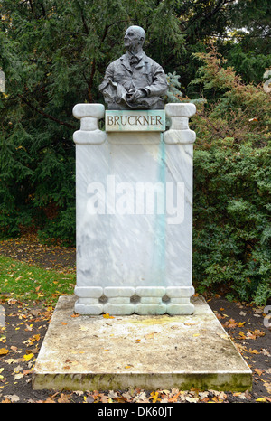 Memorial Statua di Anton Bruckner nel Stadtpark, Vienna, Austria, Europa Foto Stock