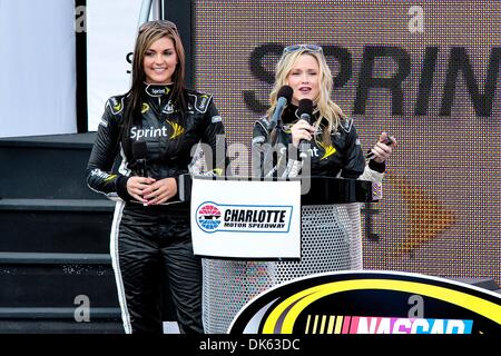 21 maggio 2011 - Concord, North Carolina, Stati Uniti d'America - Sprint Cup ragazze prendere la fase prima di tutte le Star Race al Charlotte Motor Speedway in concordia, North Carolina (credito Immagine: © Anthony Barham/Southcreek globale/ZUMAPRESS.com) Foto Stock