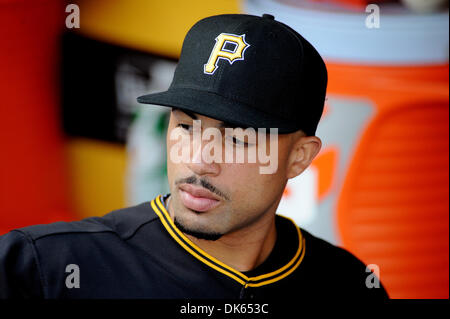 25 maggio 2011 - Pittsburgh, PENNSYLVANNIA, U.S - Pittsburgh Pirates sinistra fielder Xavier Paul (38) prima di iniziare il gioco come i pirati di Pittsburgh prendere su Atlanta Braves al PNC Park di Pittsburgh, PA..il Braves sconfiggere i pirati 2-0. (Credito Immagine: © Dean Beattie/Southcreek globale/ZUMAPRESS.com) Foto Stock