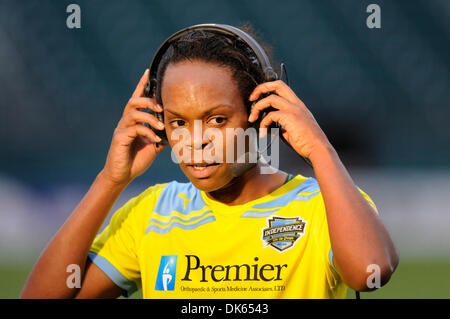 Giugno 12, 2011: l'indipendenza di Filadelfia sconfitto il Western New York Flash 1-0 a Sahlen's Stadium di Rochester, NY in una donna di calcio professionale (WPS) concorso. Philadelphia Indipendenza di Kia McNeill dà un intervista mentre la riproduzione del Western New York Flash.(Immagine di credito: © Alan Schwartz/Cal Sport Media/ZUMAPRESS.com) Foto Stock